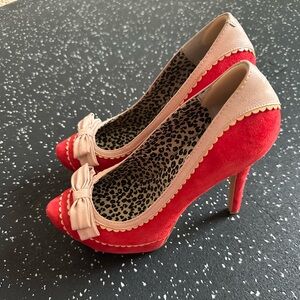 Jessica Simpson leather pumps